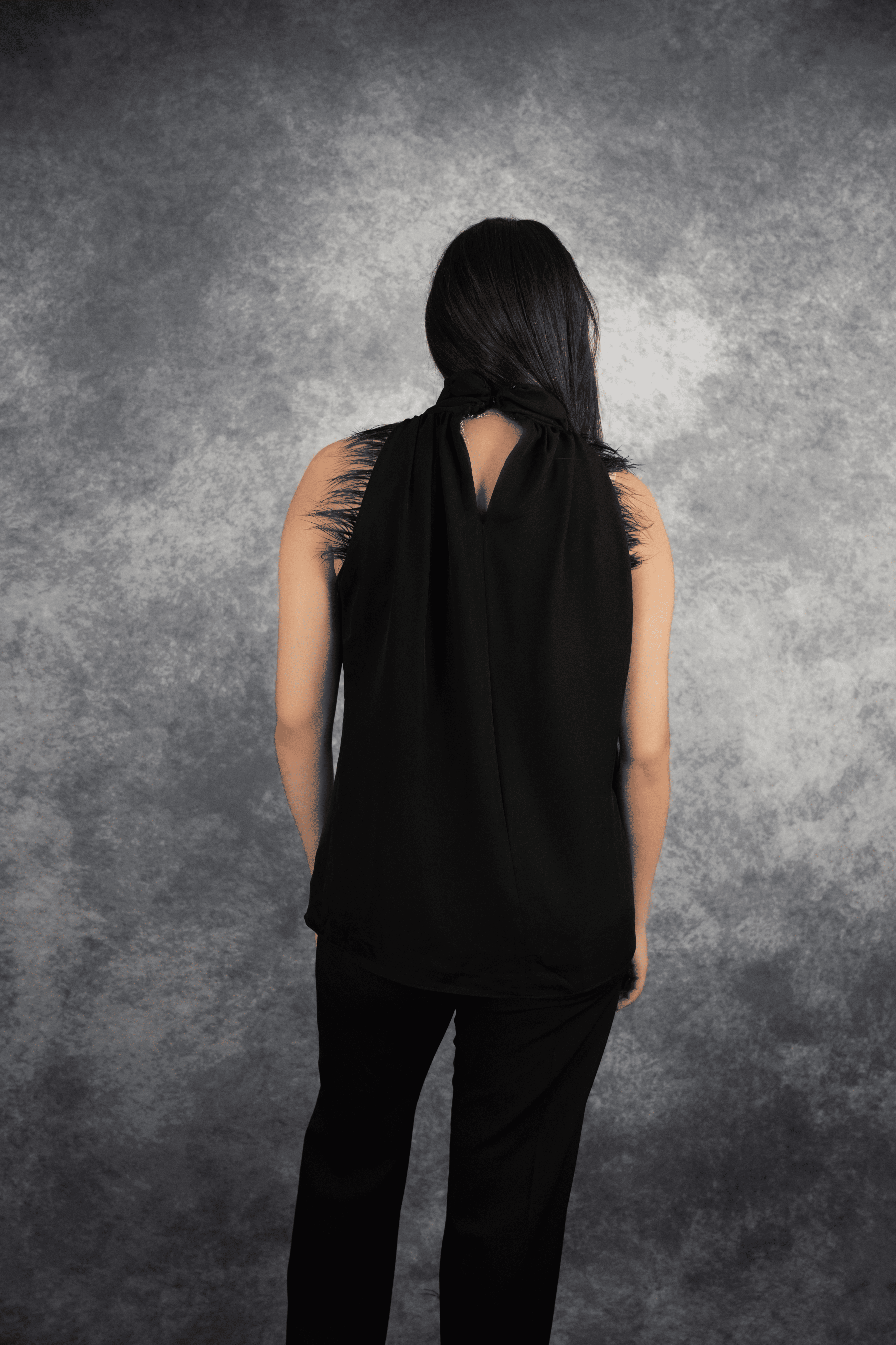 Haut sans manches à froufrous pour femme en couleur noire élégant et simple