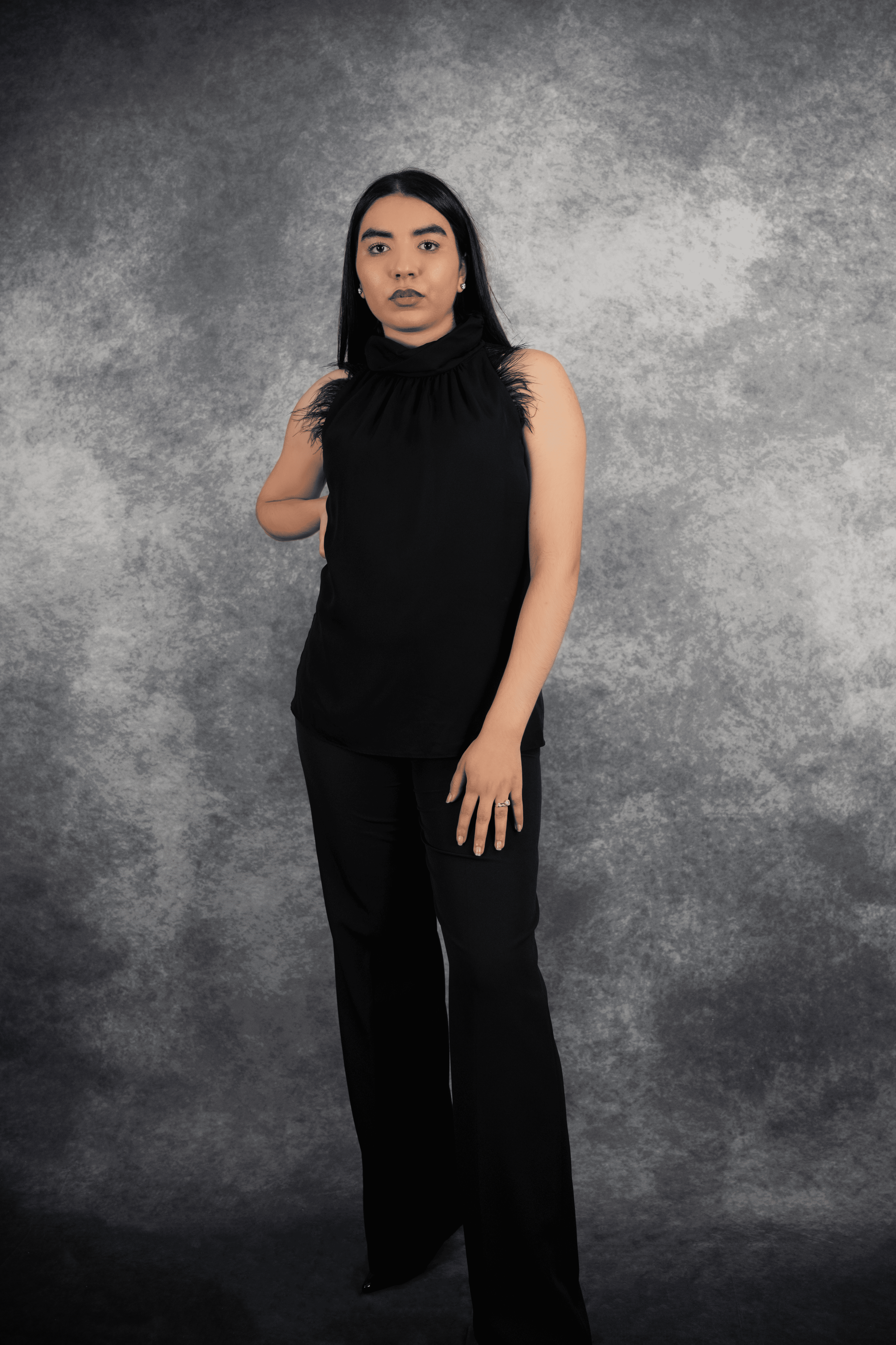 Haut sans manches à froufrous pour femme en couleur noire élégant et simple