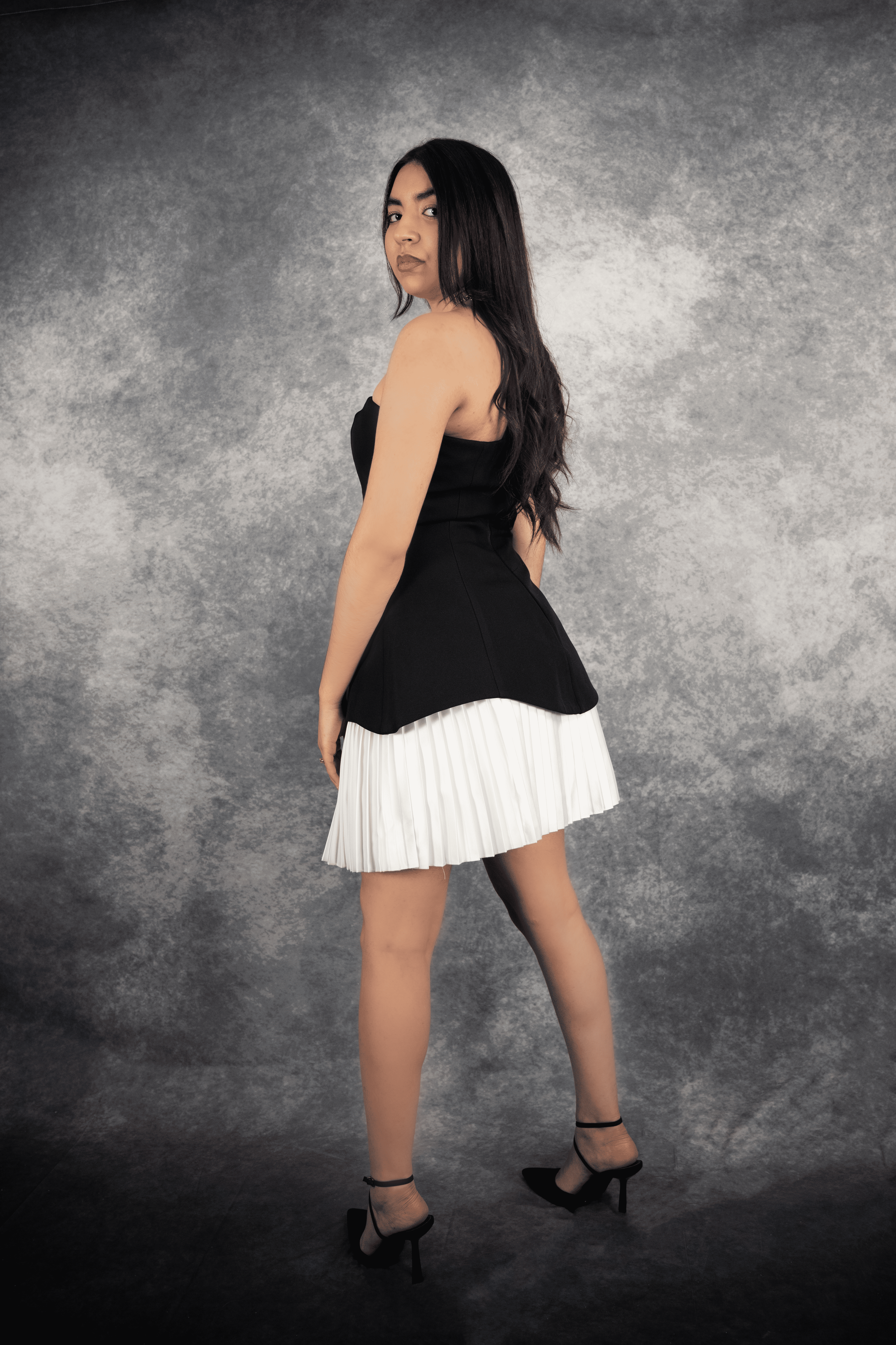 Robe Bustier Noire Élégante & Cintrée pour Femme Style Distingué avec Design Simple et Raffiné